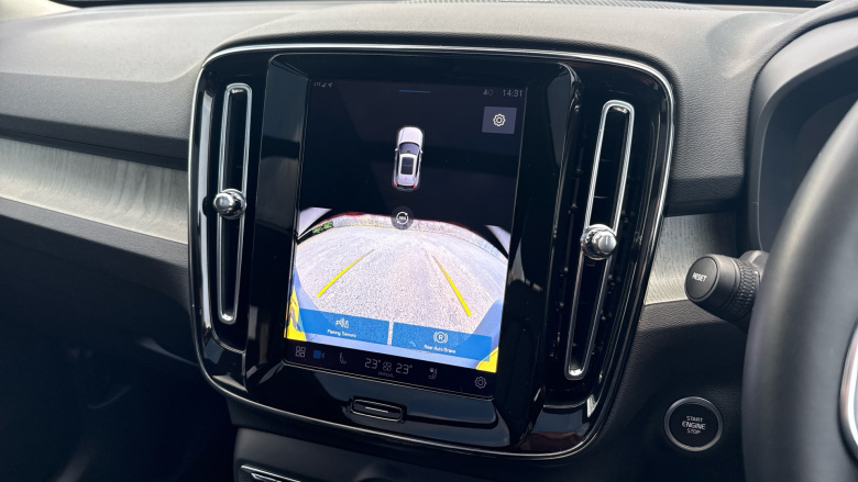 Volvo XC40 2.0 B4P Ultra Dark 5dr Auto Petrol Estate